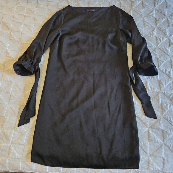 Banana Republic Dresses & Skirts - NWT Banana Republic Elegant Black Shift Dress with 3/4 Tie Sleeves, Size 2